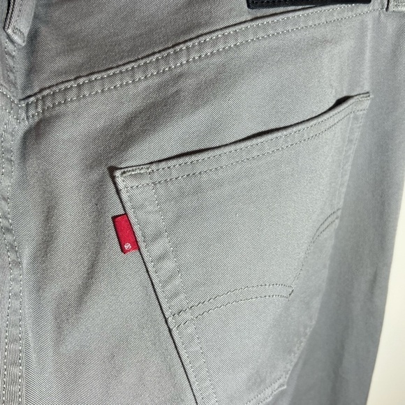 Men’s EUC Levi’s 36W 32L Gray Denim Structured Cotton Jeans Pants - Picture 11 of 11